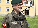 Oberstleutnant Hochreiner spricht zu "seinen" Soldaten.