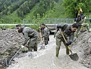 Seit Freitag halfen bereits 400 Soldaten...