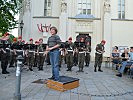 Leonhard ist mit zehn Jahren bereits auf dem Weg zu einer großen Musikerkarriere.