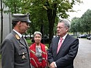 Militärkommandant Brigadier Konzett im Gespräch mit dem Bundespräsidenten.