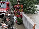 Die Regenfälle haben den Pegel der Salzach gefährlich ansteigen lassen.