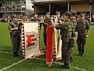 Das Treuegelöbnis der Soldaten an der Fahne.