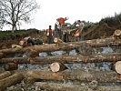 Dieses massive Stützwerk verhindert die weitere Hangrutschung.