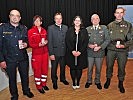 Landeshauptmann Günther Platter, 3.v.l., und Bezirkshauptfrau Olga Reisner (3.v.r.) mit Johann Gatterer (Polizeiinspektion Lienz), Barbara Kunzer (Rotes Kreuz Obertilliach), Generalmajor Herbert Bauer und Oberstleutnant Bernd Rott.