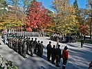 Die angetretenen Formationen mit den Ehrengästen und den Traditionsvereinen.