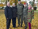 Brigadier Egger mit der Enkelin, Urenkelin und Ur-Urenkelin von Oberjäger Teufl.