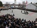 Der Platz vor dem Feuerwehrhaus während der Angelobung wirkte recht "kuschelig"..