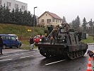 Das Fahrzeug schützt die Einsatzkräfte vor herabfallenden Ästen und umknickenden Bäumen.