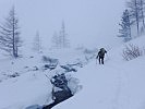 Auch bei schlechtem Wetter setzen die Alpin-Experten ihren Weg fort.