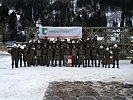 Die Soldaten der technischen Kompanie vor der Baileybrücke.