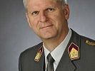 Oberst Franz Six wird Kommandant des Überwachungsgeschwaders und Militärflugzeugführer.