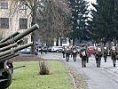 Die Feldbacher Grundwehrdiener absolvieren den Eilmarsch über 3.200 Meter.