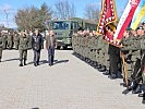 Die Höchstanwesenden beim Abschreiten der Front in der Klagenfurter Windisch-Kaserne.