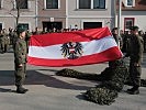 Mit dem Niederholen der Bundesdienstflagge wurde die Angelobung beendet.