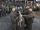 Vier Rekruten sprachen ihr Treugelöbnis an der Fahne.