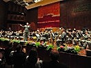 Beim "Deutschmeister-Regimentsmarsch" forderte Oberstleutnant Apfolterer die Besucher zum Mitklatschen auf - diese taten es mit Begeisterung.