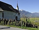 Bei der historischen St. Martinskirche in Ludesch war Halbzeit und Rast.