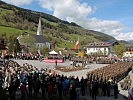 Der Bramberger Dorfplatz war prächtige Kulisse für die Angelobung.