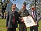 Anlässlich des 20-jährigen Jubiläums der Partnerschaft zwischen dem Stabsbataillon 6 und der Tiroler Wasserkraft AG wurden durch Vorstandsdirektor Erich Entstrasser, Bataillonskommandanten Oberstleutnant Peter Nudescher und dem Vorstandsdirektor der TIWAG, Bruno Wallnöfer, erneut Partnerschaftsurkunden ausgetauscht.