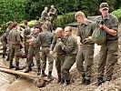 Beim Hochwasser 2002 haben Soldaten 800.000 Stunden lang geholfen.