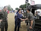 Vizebürgermeisterin Renate Brauner auf Rundgang bei Soldaten der ABC-Abwehrschule.