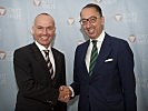 Bundesminister Klug mit dem Geschäftsführer der EDA, Jorge Domecq.