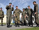 Der zweithöchste Soldat der deutschen Bundeswehr, Generalleutnant Carsten Jacobson (3.v.l.), besuchte die Soldaten des Jägerbataillons 17.