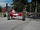 Die Bundesdienstflagge wird zur Flaggenparade getragen.