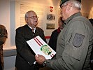 Ehrenmitglieder werden gewürdigt: Oberst Helmut Plieschnegger und General in Ruhe Viktor Fortunat.