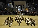 Die Militärmusik Tirol nimmt Aufstellung zum "Großen Österreichischen Zapfenstreich".