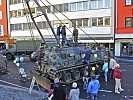 Der Bergepanzer M-88 ist eines der Höhepunkte am Landhausplatz.