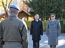 Der Kommandant der ausgerückten Truppe meldet an den Landeshauptmann von Tirol, Günther Platter und an den Tiroler Militärkommandanten, Generalmajor Herbert Bauer.