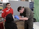 Gemeinsam mit dem Roten Kreuz betreibt das Bundesheer die Sanitätsstation.