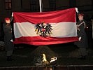 Am Ende des Zapfenstreiches wird die Bundesdienstflagge niedergeholt.