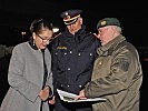 Landesrätin Christine Bauer, Edelbert Kohler von der Landespolizeidirektion Tirol und der Tiroler Militärkommandant Herbert Bauer im Gespräch.