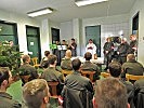 Militärdekan Werner Seifert zelebriert einen Weihnachtsgottesdienst im Einsatz in Kufstein, es ist sein letzter Gottesdienst in seiner aktiven Dienstzeit.