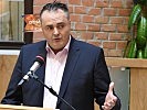 Minister Doskozil bei der Eröffnung der Ausstellung "Frauen im BMLVS/gestern-heute-morgen".