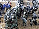 ... um für Einsätze bei Demonstrationen vorbereitet zu sein.