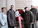 Eine Gedenktafel erinnert an die Widerstandskämpfer Biedermann, Huth und Raschke.