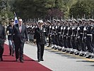 Minister Doskozil beim Empfang in Athen.