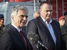 Bundeskanzler Faymann und Verteidigungsminister Doskozil in der Heckenast-Burian-Kaserne.