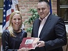 Minister Doskozil mit der amerikanischen Boschafterin Alexa Wesner.