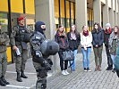 Vorführung der Militärpolizei.