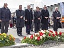 Mitglieder der Bundesregierung und der Bundespräsident legten Kränze zum Gedenken nieder.