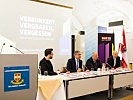 Im Anschluss an die Präsentation der Dokumentation folgte eine Podiumsdiskussion.