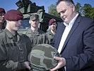 Minister Doskozil startet eine umfangreiche Beschaffungsoffensive. Dazu gehören auch moderne Kampfhelme und Schutzausrüstung für die Soldaten.