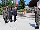 Meldung des Beginns der Kommadoübergabe an Verteidigungsminister Hans Peter Doskozil.