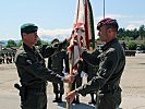 Brigadier Wörgötter übergibt die Kommandoführung des Luftlandebataillons an Oberstleutnant Alexander Raszer.