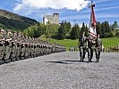 Übernahme des Feldzeichens vor Beginn des Festaktes.