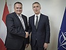 Verteidigungsminister Doskozil, l., mit NATO-Generalsekretär Stoltenberg.